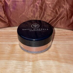 NWT Savvy Minerals Loose Powder.  Color = Passionate.  1.8g